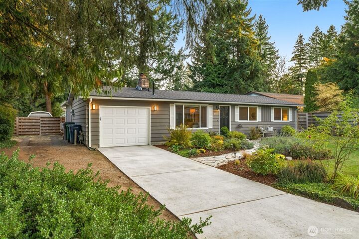 8717 NE 137th Place  Kirkland WA 98034 photo