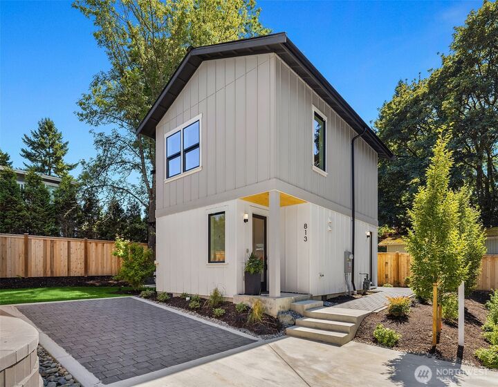 817  18th Avenue W  Kirkland WA 98033 photo