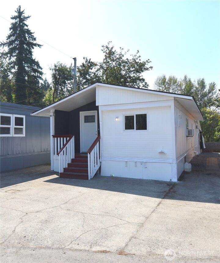 Property Photo:  214  Holcomb Ave. T5  WA 98626 