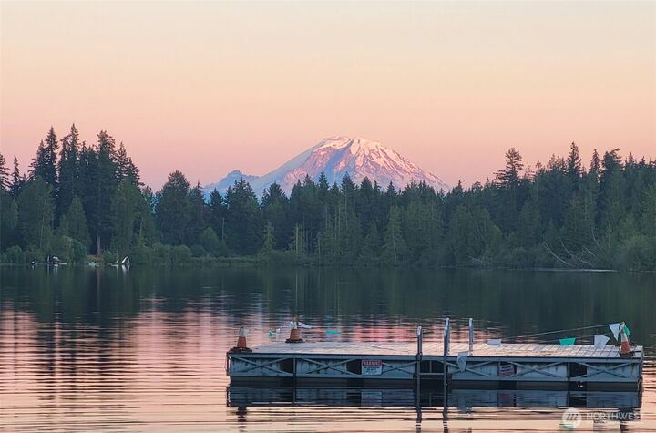 Property Photo:  186 Xx SE 216th Street  WA 98058 