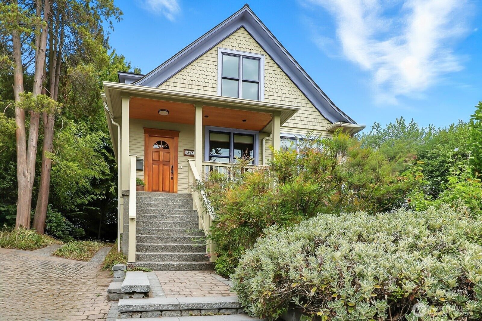 Property Photo: 2030 S Ingersoll Place WA 98144