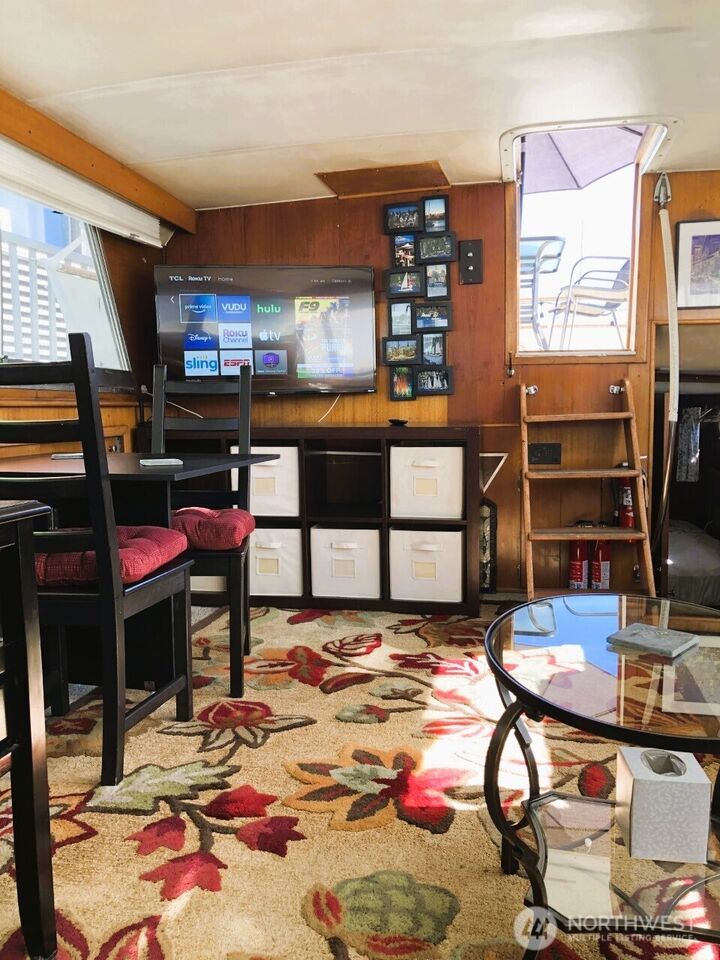 Property Photo: 2040 Westlake Avenue N 10 WA 98109