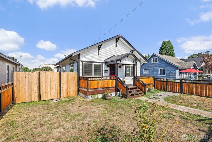 Property Photo:  625 S Gold Street  WA 98531 
