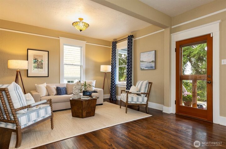 Property Photo: 2565 4th Avenue W WA 98119