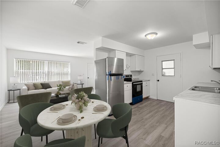 Property Photo: 323 & 325 N Lochview Terrace FL 34429