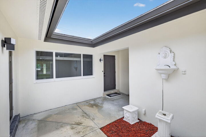 Property Photo: 4442 Sea Grape Drive S 2 FL 33308