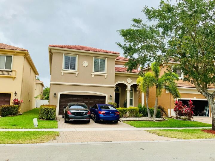 Property Photo:  532 Gazetta Way  FL 33413 