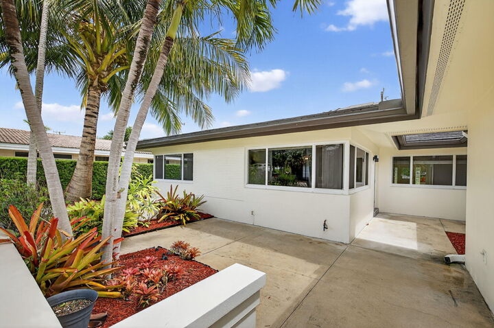 Property Photo: 4442 Seagrape Drive 1-North FL 33308