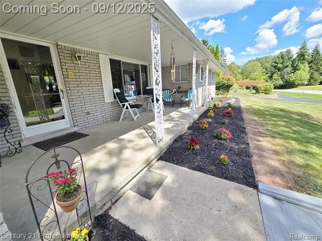 Property Photo: 650 Longford Drive MI 48309