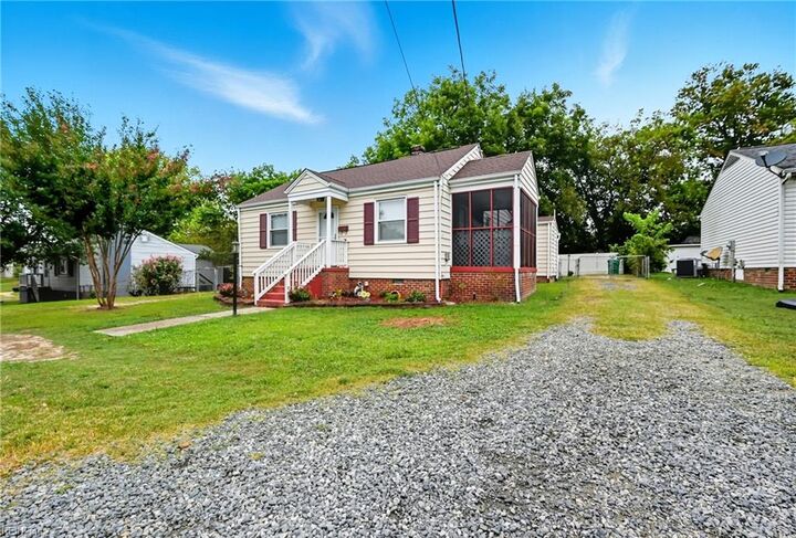 Property Photo: 120 N Grove Ave VA 23075