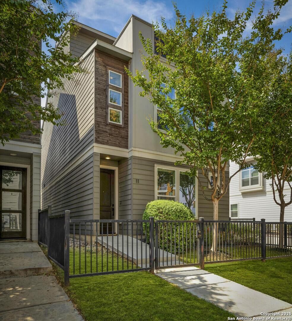 Property Photo:  430 N Clay St, 11  TX 78204 