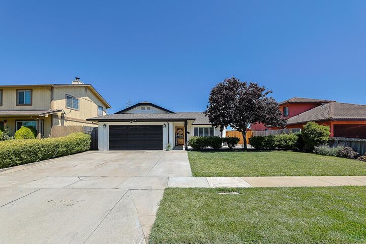 544 Saint George  Salinas CA 93905 photo