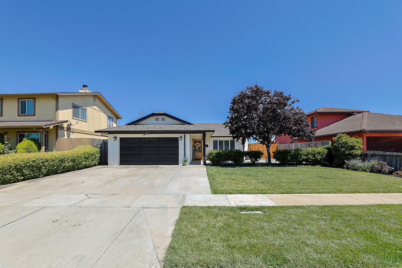 Property Photo:  544 Saint George  CA 93905 