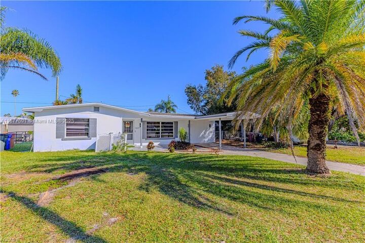 1637 Winkler Ave  Fort Myers FL 33901 photo
