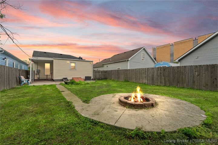 Property Photo:  307 E Maple Street  IN 47130 
