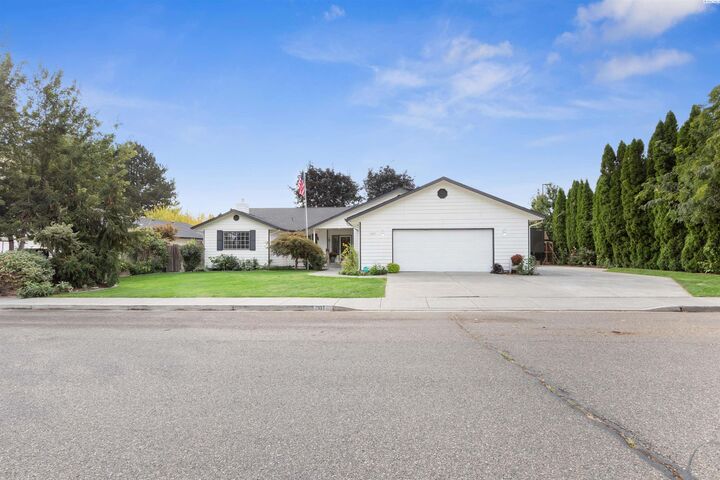 Property Photo: 2107 W 34th Ave WA 99337