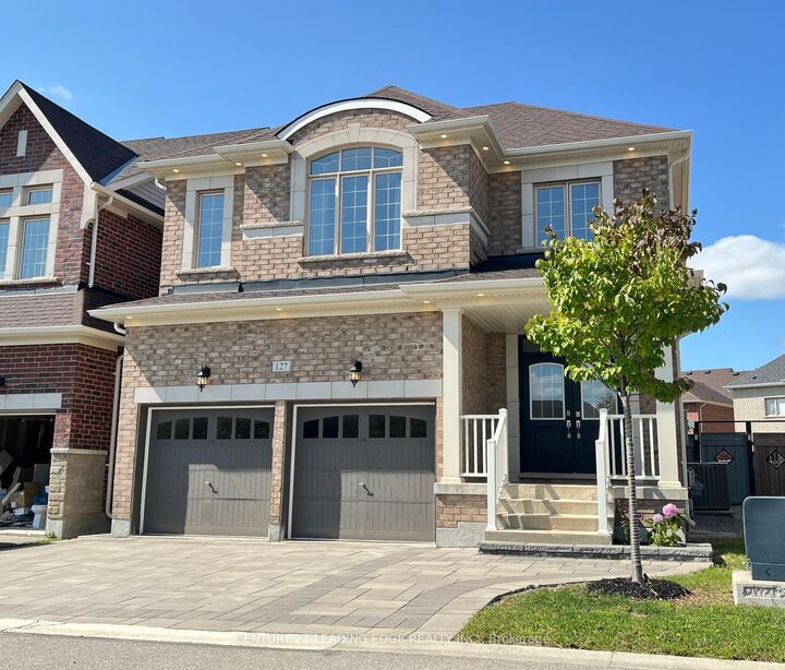 Photo de la propriété:  127 Warren McBride Crescent  ON L4G 0W4 
