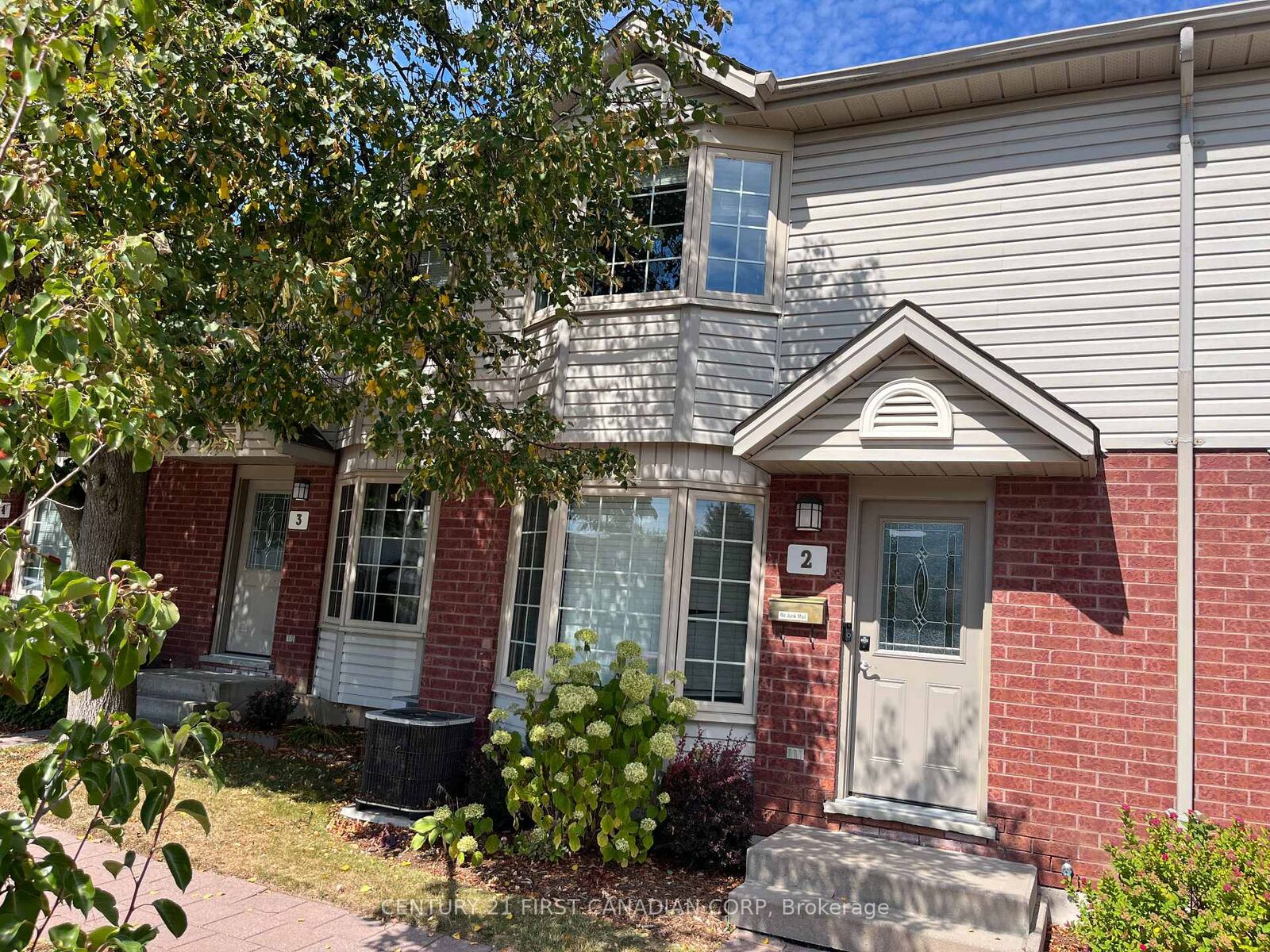 Photo de la propriété:  70 Chapman Court 2  ON N6G 4Z4 