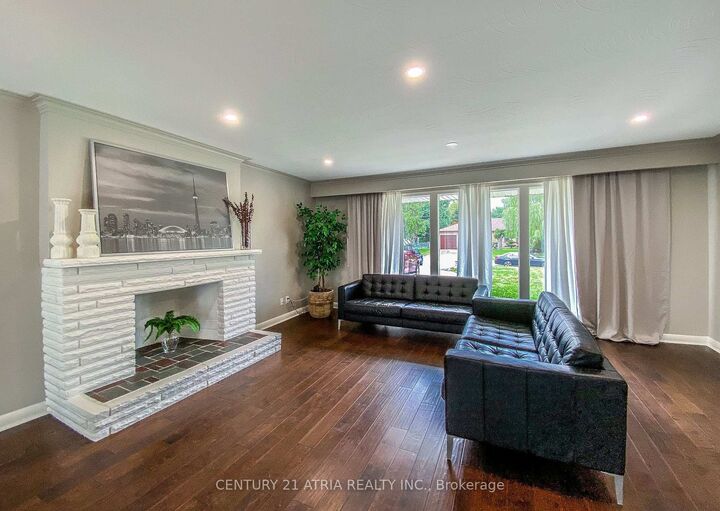 Property Photo: 31 Rockview Gardens ON L4K 2J4