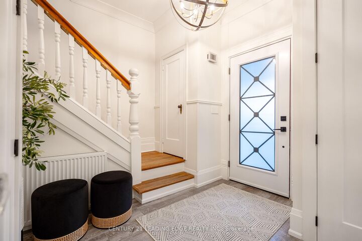 Property Photo: 19 O'Brien Avenue ON L4A 1G6