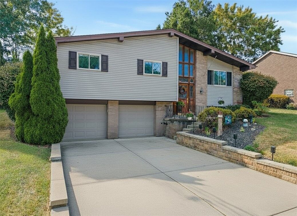 Property Photo: 708 Mica Dr PA 15101