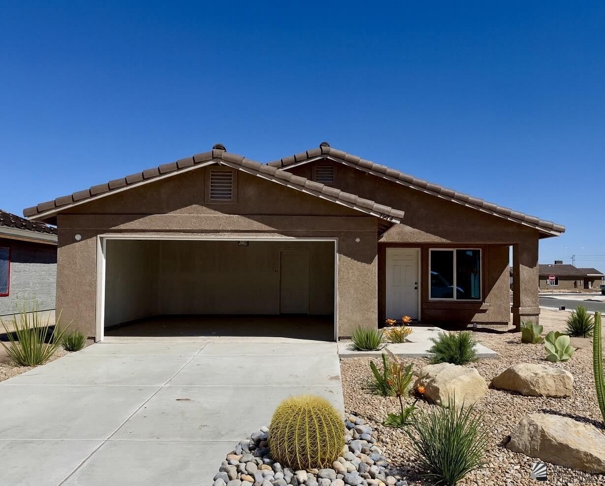 Property Photo: 7833 E 46 Pl AZ 85365
