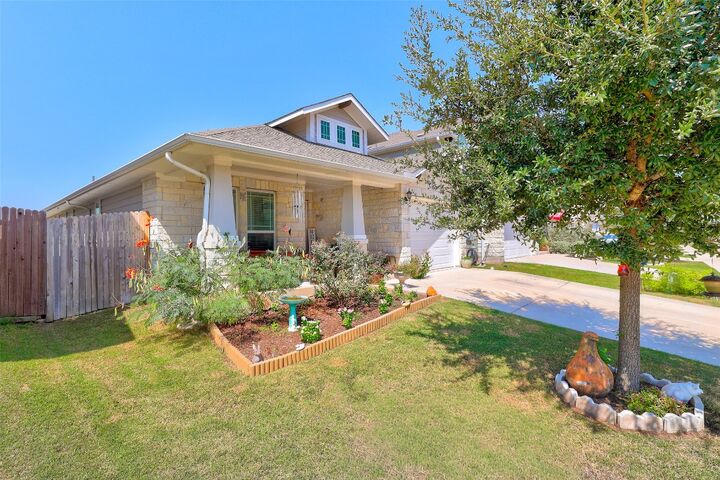 Property Photo:  281 Gaida Loop  TX 78628 