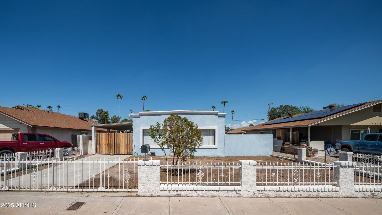 Property Photo: 5550 W Gardenia Avenue AZ 85301