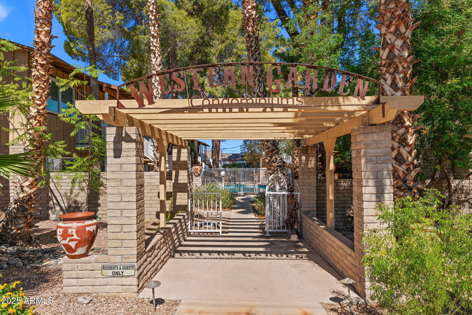 Property Photo:  90 W Yavapai Street 7  AZ 85390 
