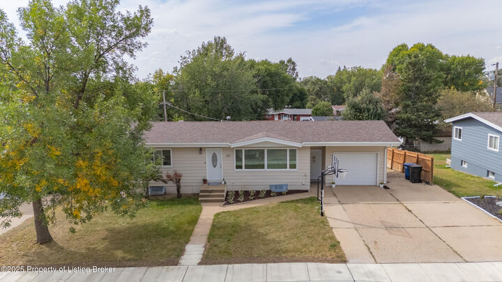 231 Baker Avenue  Dickinson ND 58601 photo