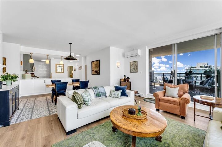 Property Photo:  160 E 13th Street 1601  BC V7L 2L5 