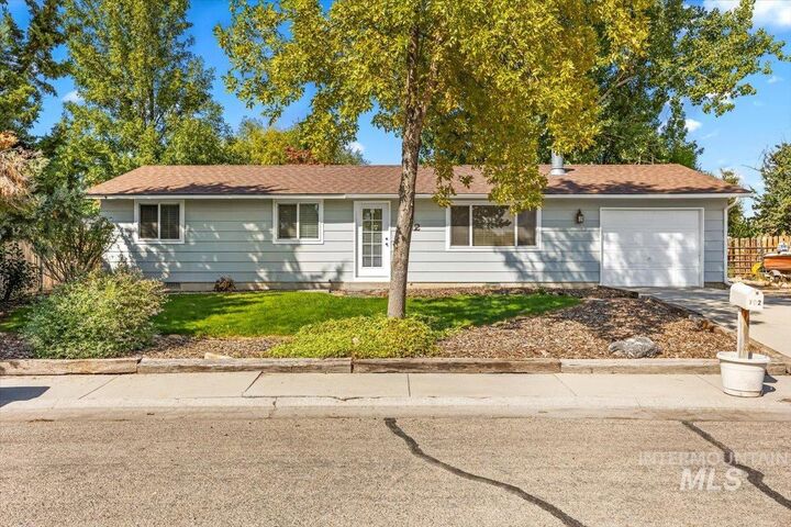 Property Photo:  762 W Mendi Pl  ID 83634 