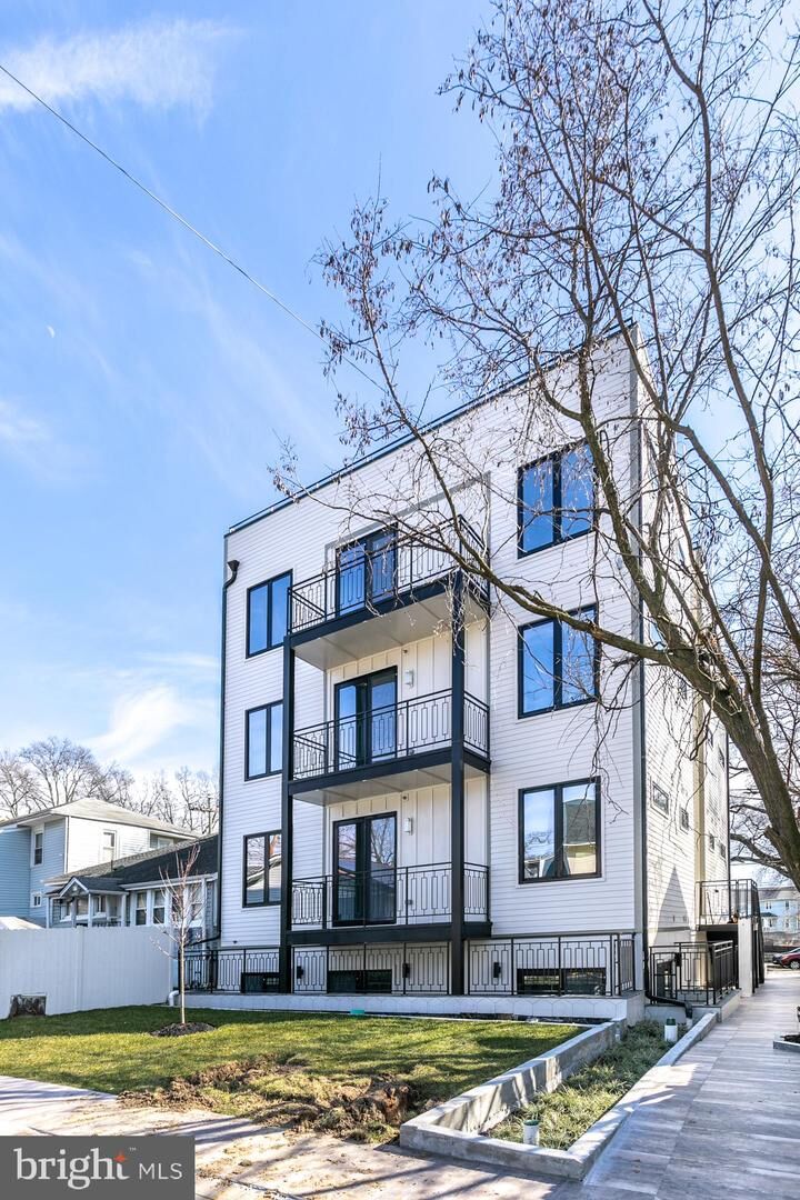 Property Photo: 1002 Rhode Island Avenue NE 3 DC 20018