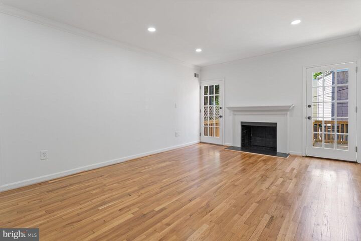 Property Photo:  337 11th Street SE  DC 20003 