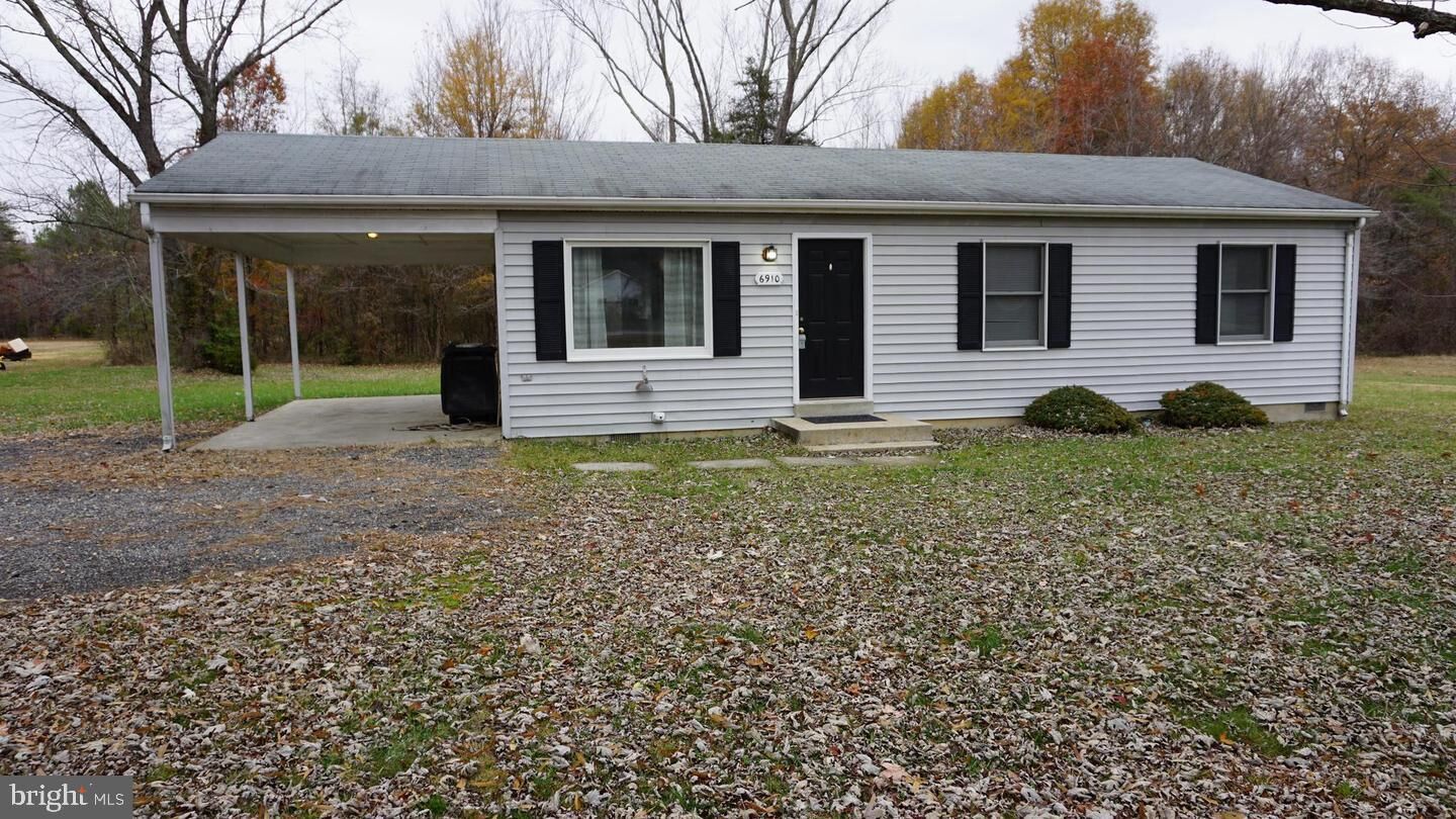 Property Photo: 6910 Hawthorne Road MD 20646