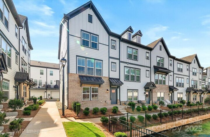 Property Photo: 6027 Towering Oaks Drive NC 28205