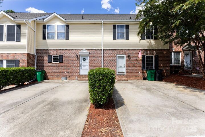 Property Photo:  7020 Walnut Ridge Court  NC 28217 