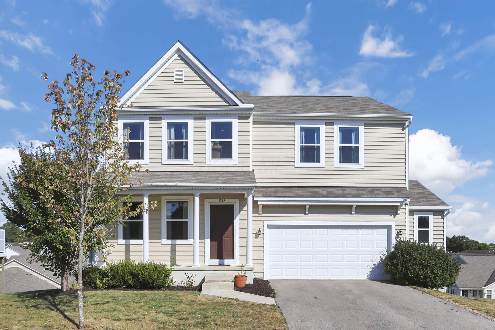 Property Photo: 958 Thorn Hill Place OH 43130