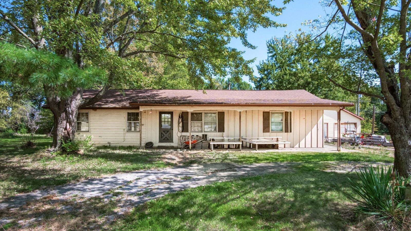 Property Photo: 10499 Hazelton Etna SW Road OH 43062