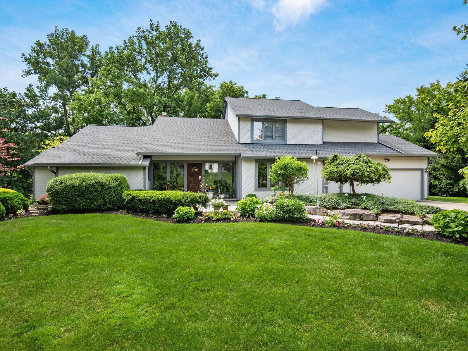 Property Photo:  1109 Millcreek Lane  OH 43220 