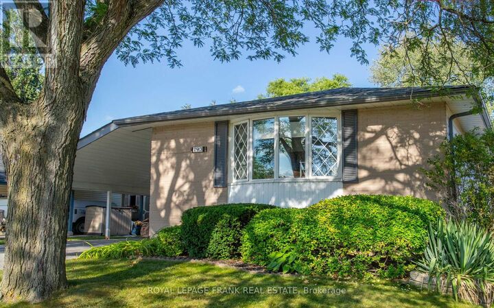 Property Photo:  793 Central Park Boulevard North  ON L1G 6B2 
