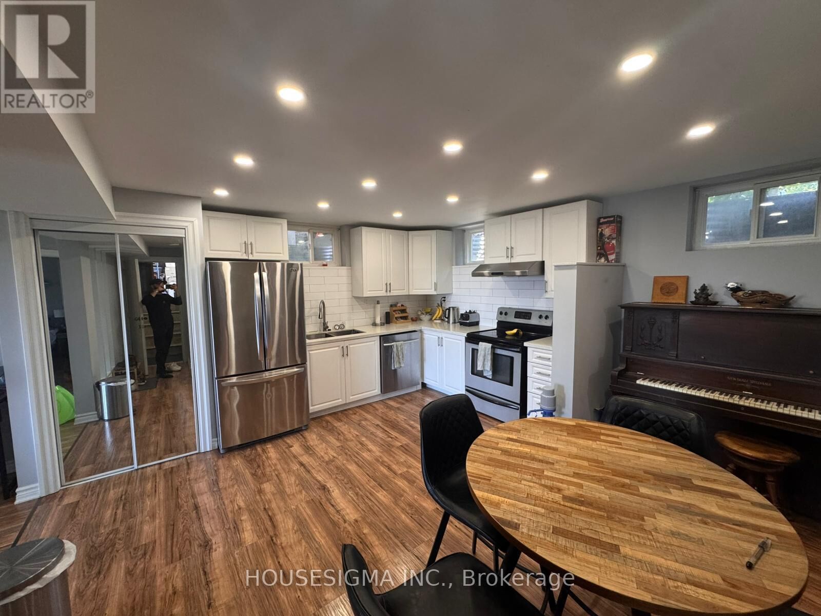 Property Photo: 116 Grandview Street South ON L1H 7C4