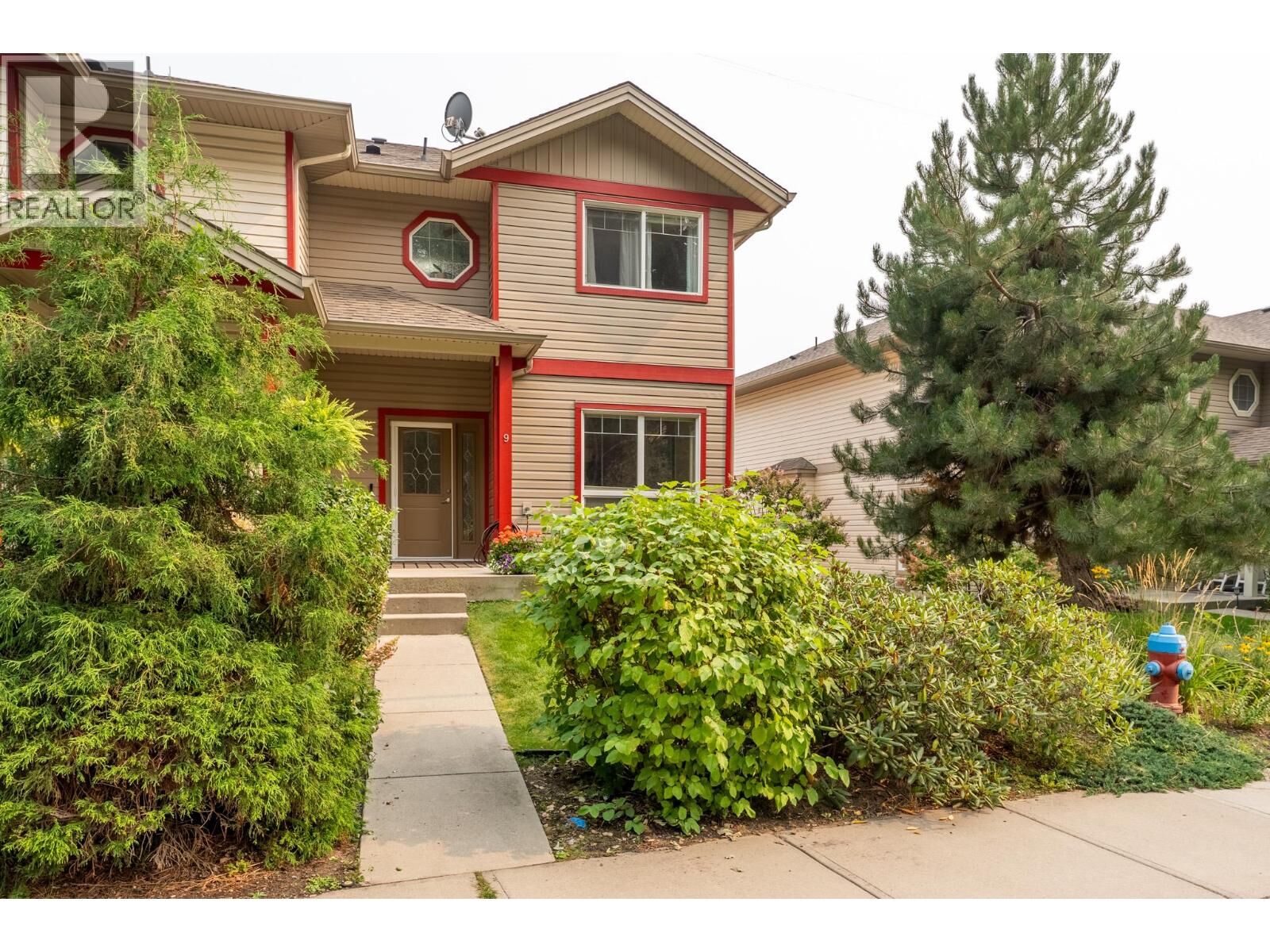 Property Photo:  3275 Broadview Road 9  BC V4T 3C8 