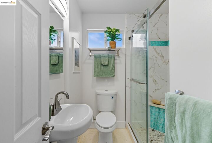 Property Photo:  5315 Camden St  CA 94619 