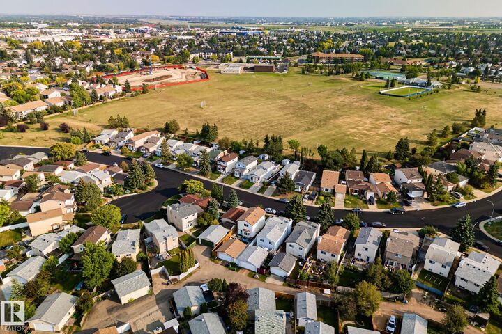 Property Photo:  2013 108 Street NW  AB T6J 5V4 