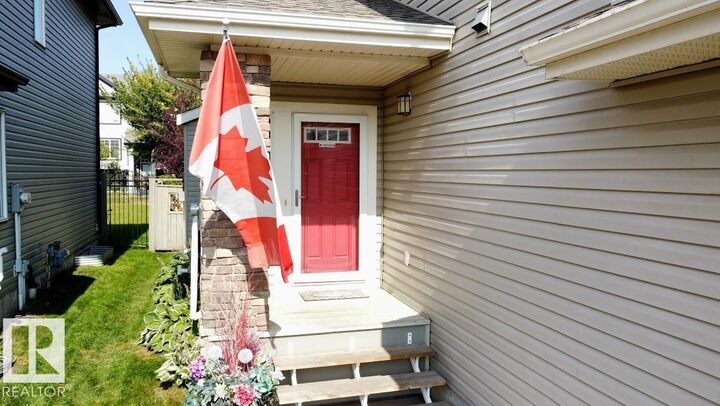 Property Photo:  1694 Cunningham Way SW  AB T6W 0W5 