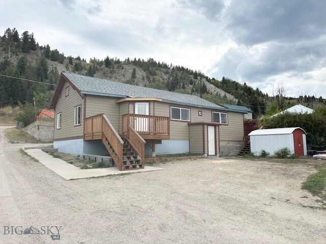 Property Photo: 812 E 8th MT 59711
