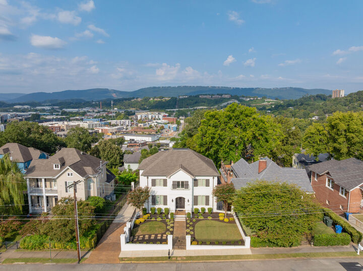 Property Photo:  405 Forest Avenue  TN 37405 