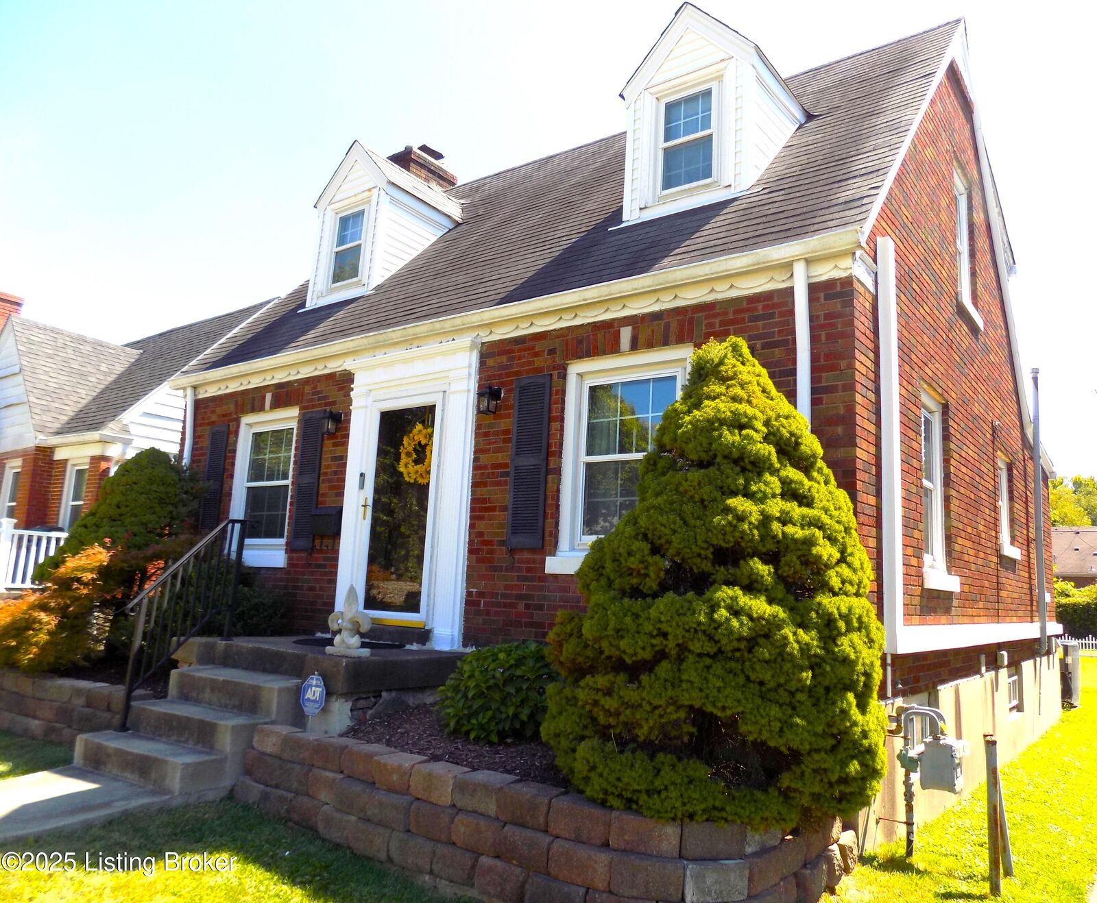 Property Photo:  1212 Hart Ave  KY 40213