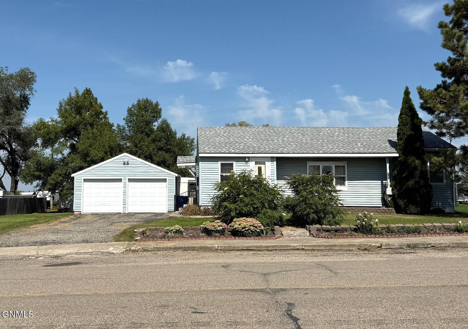 Property Photo:  217 4th Avenue  ND 58472 